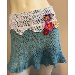 Crochet skirt fits like small (4) stretchy